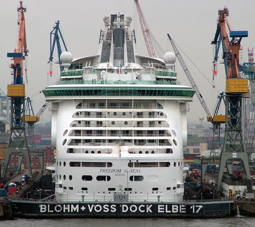 ship-construction Construction of the Cruise Ship Freedom Of The Seas