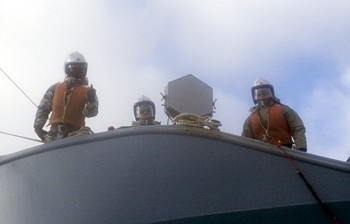 news_090205_1_yushin_maru_no_3_crew_member_taunts_sea_shepherd_activists