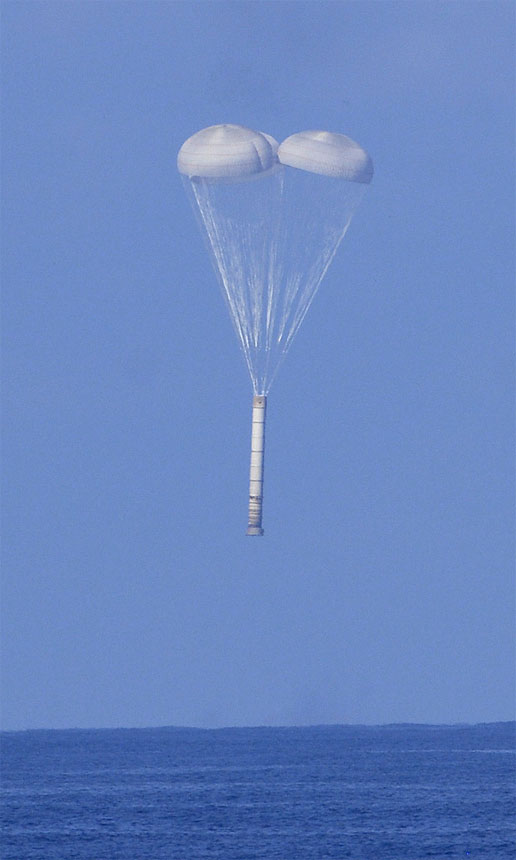 334007main_bi134_rh_srb_main_chutes_516x860 334007main_bi134_rh_srb_main_chutes_516x860